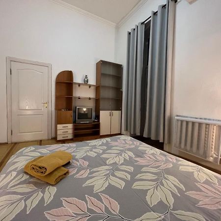 Apartment In The Historic Center เคียฟ ภายนอก รูปภาพ