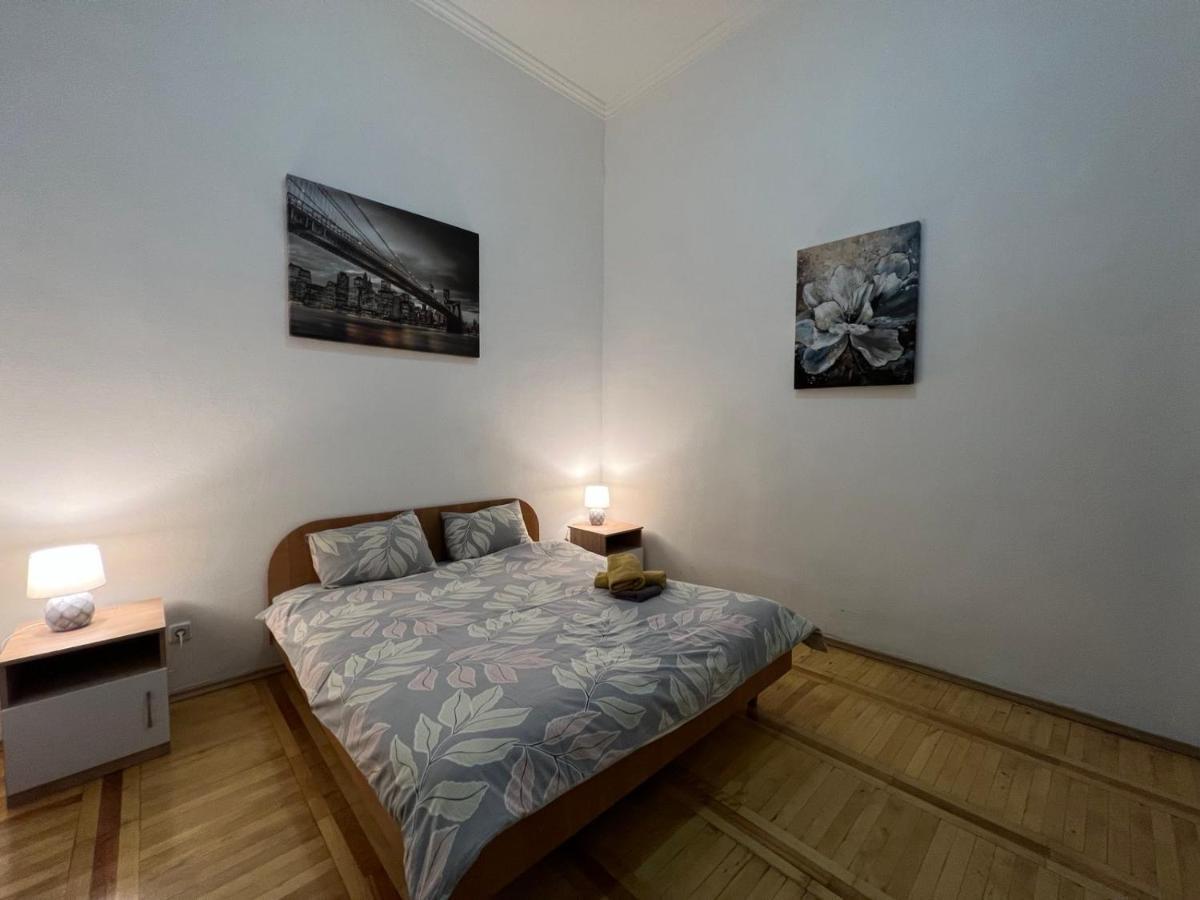 Apartment In The Historic Center เคียฟ ภายนอก รูปภาพ