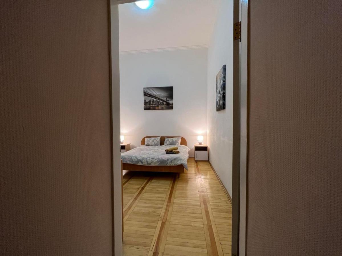 Apartment In The Historic Center เคียฟ ภายนอก รูปภาพ